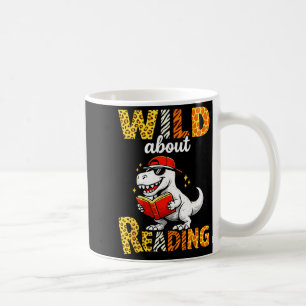 Taza De Café Salvaje sobre leyendo dinosaurio libro amante niño