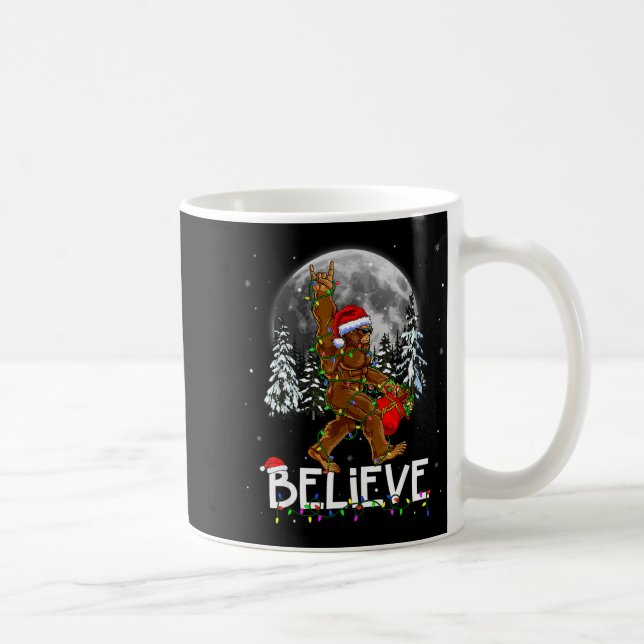 Taza De Café Santa Bigfoot Christmas Lights Funny Sasquatch Bel (Derecha)