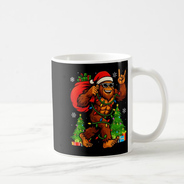 Taza De Café Santa Bigfoot Christmas Tree Xmas Lights Funny Sas (Derecha)