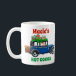 Taza De Café Santa Blue Car Christmas presenta cacao caliente<br><div class="desc">Los Navidades personalizados se burlan con una foto de Santa Claus en un viejo auto azul,  entregando regalos de Navidad. El texto dice "nombre personalizado" y "cacao caliente".</div>
