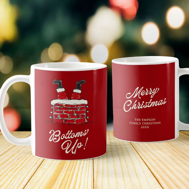 Taza De Café Santa Bottoms Up Funny Holiday Kitchen and Gift (Red holiday mug decorated with Santa’s legs in a chimney, cheerful string lights.)