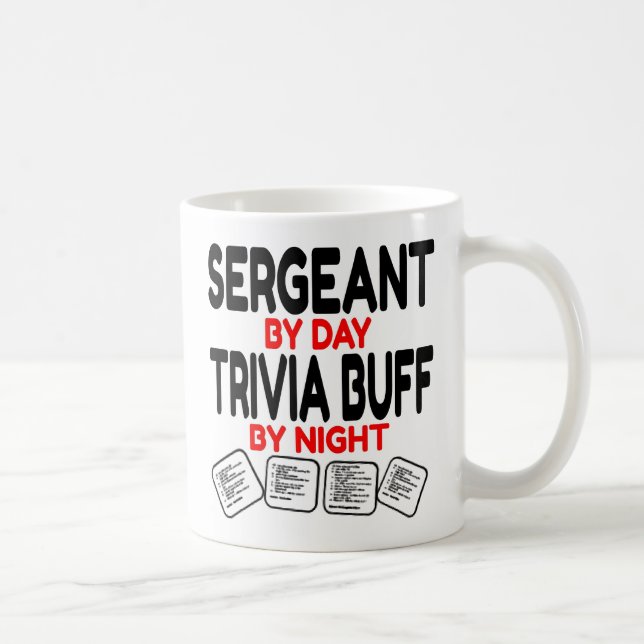 Taza De Café Sargento ama jugar Trivia (Derecha)