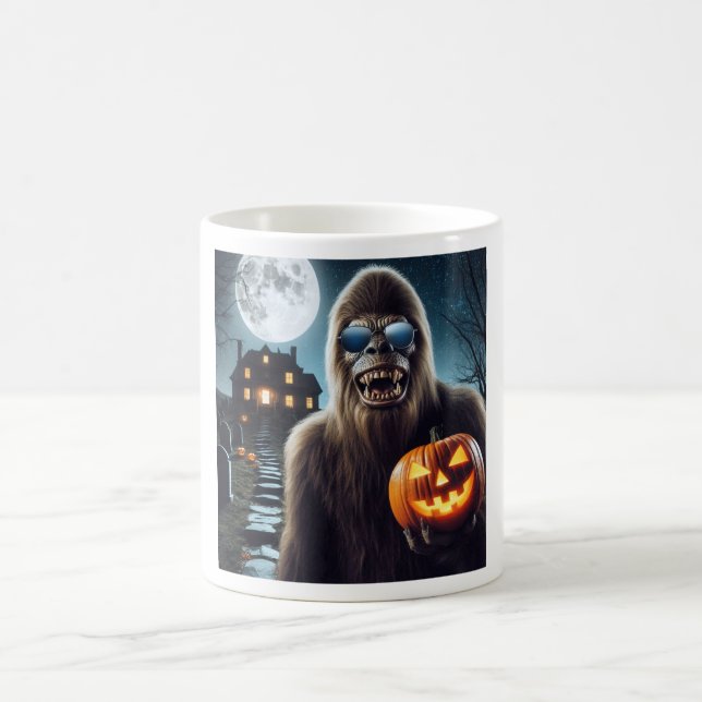 Taza De Café Sasquatch sobre Halloween (Centro)