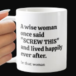 Taza De Café Sassy Wise Woman<br><div class="desc">Un dicho gracioso en la parte delantera y trasera de esta taza dice "Una mujer sabia alguna vez dijo 'Que se joda esto' y vivió feliz para siempre". Un nombre se imprime verticalmente en un lado o deja ese área en blanco si no quieres imprimir. Hace un regalo divertido o...</div>