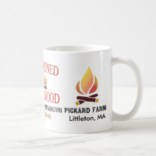 Taza de café sazonada de la leña