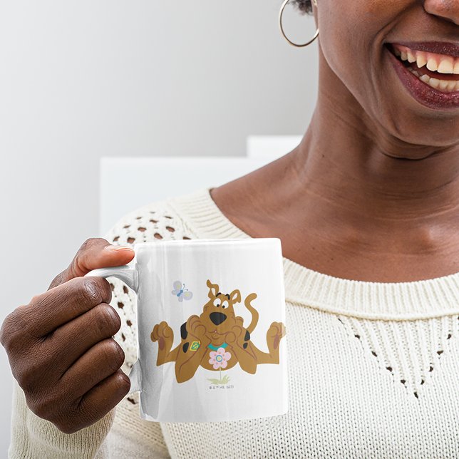 Taza De Café Scooby-Doo Admirando a la flor (Subido por el creador)