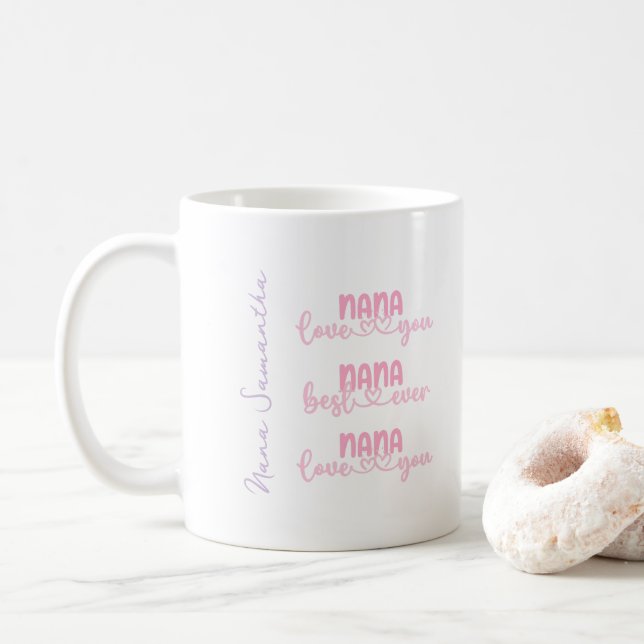 Taza De Café Script de tipografía rosa Nana personalizado (Con donut)