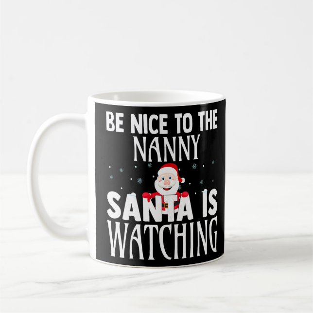 Taza De Café Sé Agradable Con La Niñera Santa Viendo A Chris Di (Izquierda)