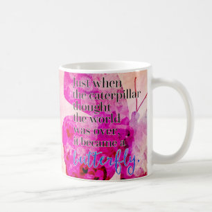 Taza De Café Se convirtió una cita de la mariposa