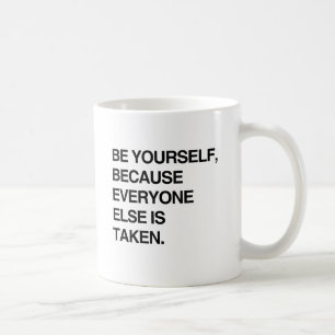 Taza De Café SÉ LO QUE ERES PORQUE TODO EL MUNDO ESTÁ TOMADO.pn
