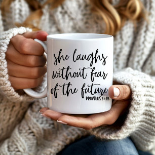 Taza De Café Se ríe sin miedo a futuro versículo de la Biblia