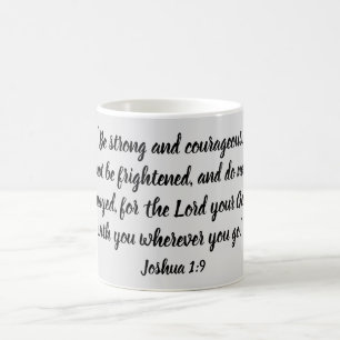 Taza De Café Sea verso fuerte y valeroso de la biblia del 1:9