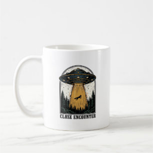 Taza De Café Secuestro del bosque alienígena grabado vintage de
