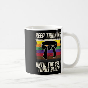 Taza De Café Seguir entrenando hasta que el cinturón se convier