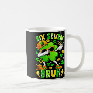 Taza De Café Seis Siete Bruh Meme 67 Haciendo Dabbing Trébol Dí
