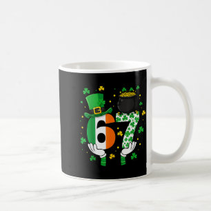 Taza De Café Seis Siete Meme 67 Día de San Patricio Tréboles Ho