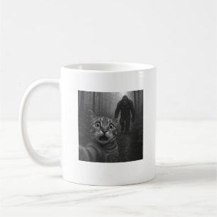 Taza De Café Selfie de gato asustado con Sasquatsch Bigfoot