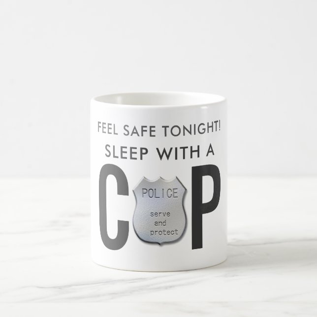 Taza De Café sentirnos seguros y graciosos, el humor de la poli (Centro)