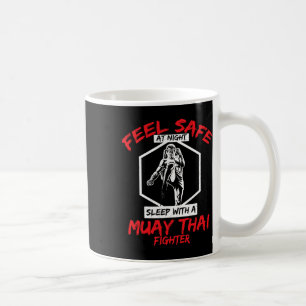 Taza De Café Sentirse Seguro Con Un Kickboxing Luchador De Muay