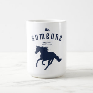 Taza De Café Ser alguien que haga una camiseta de diseño difere