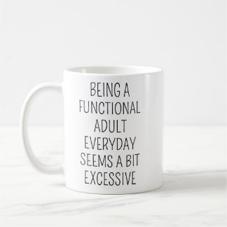 Taza De Café Ser un adulto funcional todos los días parece