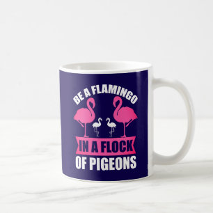 Taza De Café Ser Un Flamenco En Una Bandada De Palomas
