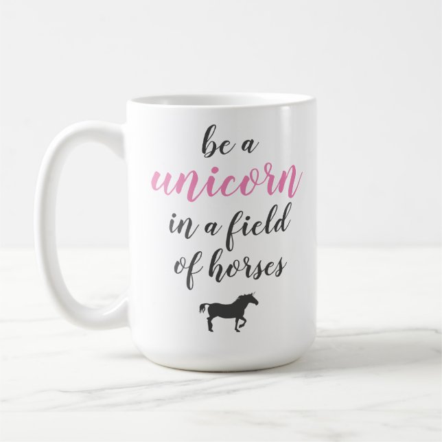 Taza De Café Ser unicornio en un campo de caballos (Izquierda)