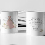 Taza De Café ¿Serás mi empleada de honor Rubor Pink?<br><div class="desc">¿Serás mi empleada de honor? Un diseño de tipografía de moda con un minimalista y elegante texto de solicitud para una fiesta nupcial, una bonito informal y a la vez elegante dama de honor. una forma moderna de preguntar a su dama de honor. Con un testamento usted es mi dama...</div>