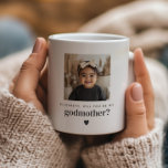Taza De Café ¿Serás mi padrina?<br><div class="desc">¿Buscando una manera dulce y significativa de pedirle a un ser querido que sea la Madrina de tu bebé? ¡Este moderno y minimalista diseño de taza es la forma perfecta de plantear la pregunta! Ya sea que le preguntes a un miembro de la familia o a amigos cercanos, esta etiqueta...</div>