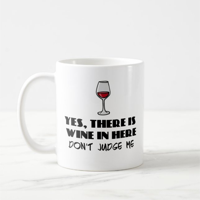 Taza De Café Sí, hay vino adentro aquí - no me juzgue (Izquierda)