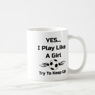 Taza De Café Sí...juego como una chica Flaming Soccer Byll T Sh
