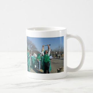 Taza De Café Siegue-Bama las marchas (de Obama) con los