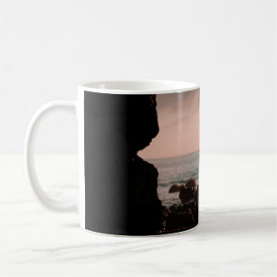 Taza De Café Silhouette del hombre en la cueva