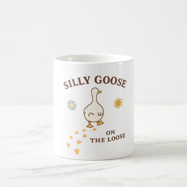 Taza De Café Silly Goose on the Loose – Cute Funny Goose Mug (Centro)