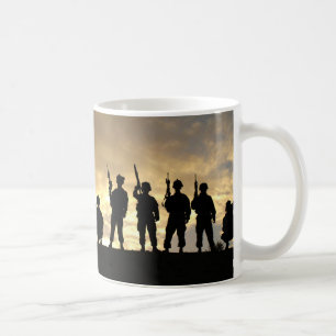 Taza De Café Silueta de soldados en la 101a división