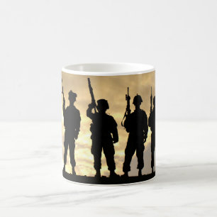 Taza De Café Silueta de soldados en la 101a división