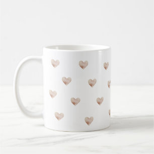 Taza de café simple con corazón rosa