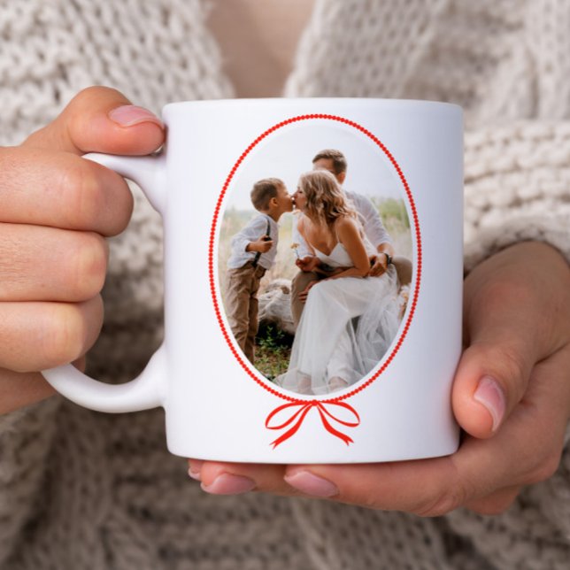 Taza De Café Simple Red Bow Oval Photo Christmas (Classic red bow oval photo Christmas holiday mug.)