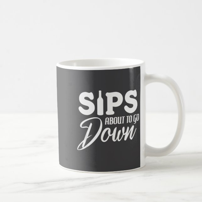 Taza De Café Sips About To Go Down Funny Wine Quote Alcohol Tha (Derecha)