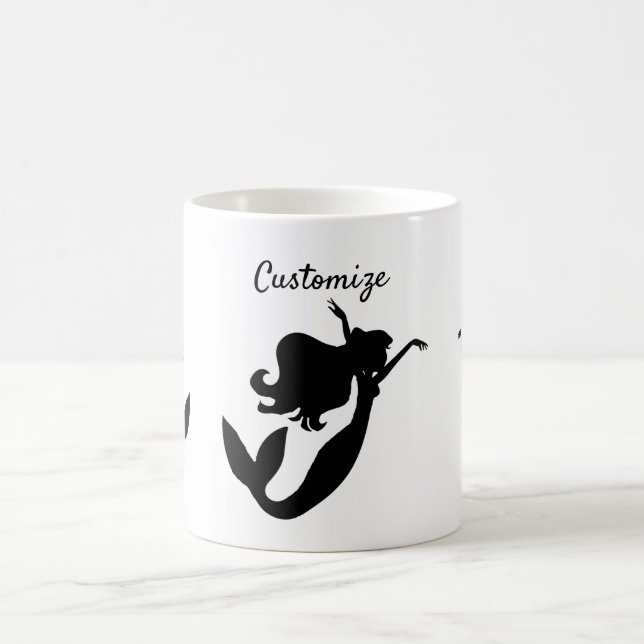 Taza De Café Sirena a bordo de Thunder_Cove en blanco y negro (Centro)