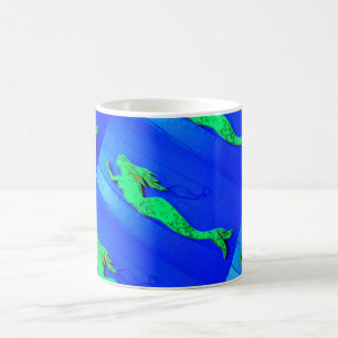 Taza De Café sirena verde nadando azul