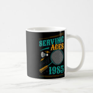 Taza De Café Sirviendo Aces desde 1985 Nacimiento de Badminton