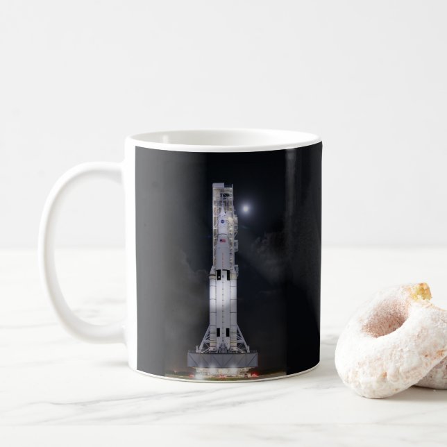 Taza De Café Sistema de lanzamiento espacial SLS de la NASA (Con donut)