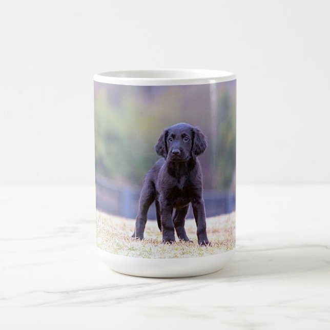 Taza De Café Situación negra del perrito del laboratorio (Centro)