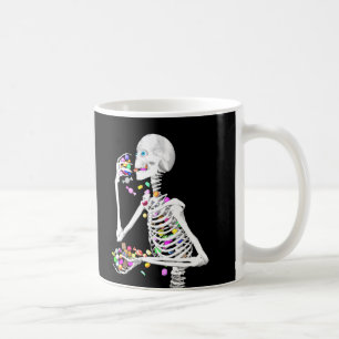 Taza De Café Skeleton comiendo dulces de Halloween