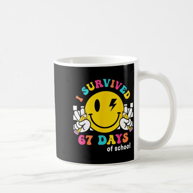 Taza De Café Smile Face I Survived 67 Days Of School  (Derecha)