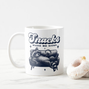 Taza De Café Snacks Me Hacen Más Amable Mapache Divertido Anima
