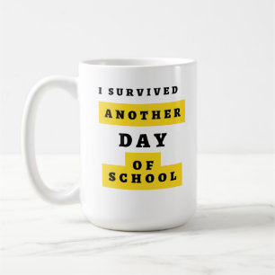 Taza De Café Sobrevivió a otro día de colegio de camisetas