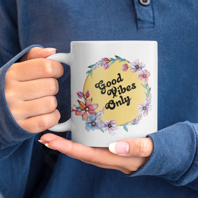 Taza De Café Sólo buenas vibraciones | Elegante y acogedor flor (Subido por el creador)