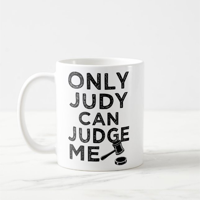 Taza De Café Sólo Judy puede juzgarme una camiseta de palabras  (Izquierda)